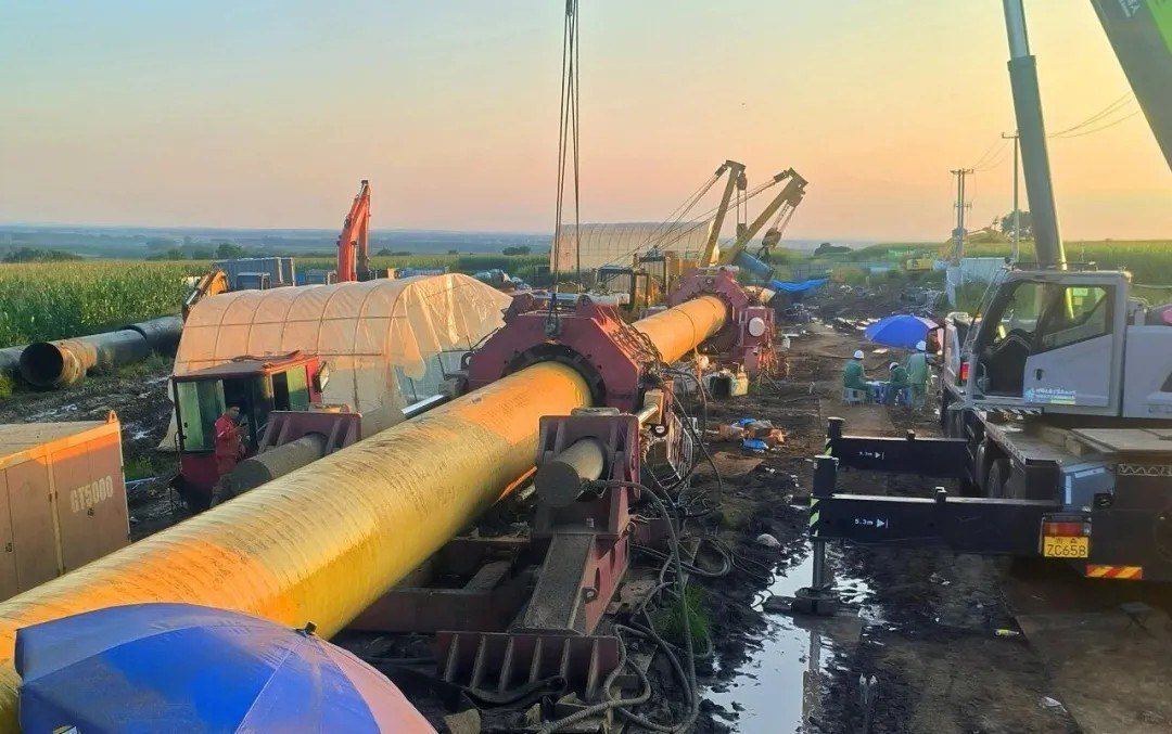 Два пушера Goodeng GT5000 на плети трубопровода